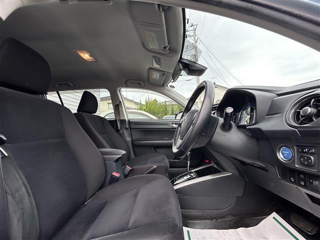 カローラフィールダー ハイブリッドＧ　純正ナビＦＭ／ＡＭ／フルセグ／ＤＩＳＣ　Ｂｌｕｅｔｏｏｔｈ　衝突軽減ブレーキ　逸脱防止装置　横滑り防止装置　プッシュスタート　ＥＶ　Ｍｏｏｄ　ＥＣＯ　Ｍｏｏｄ　純正バイザー　純正マット　スマートキー（36枚目）