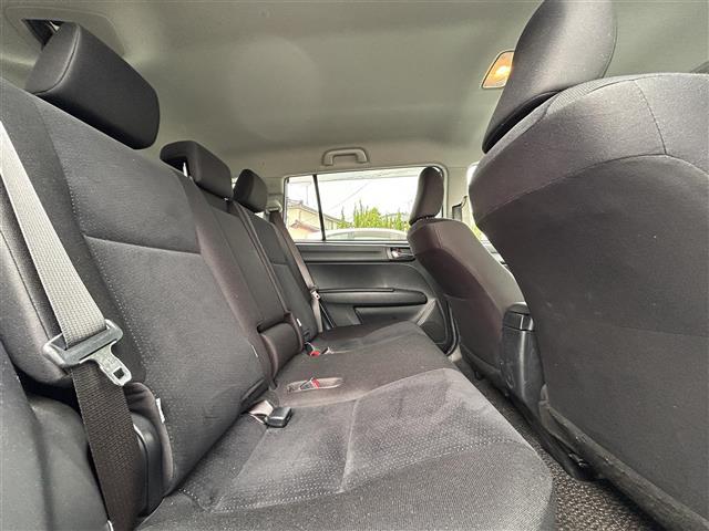 カローラフィールダー ハイブリッドＧ　純正ナビＦＭ／ＡＭ／フルセグ／ＤＩＳＣ　Ｂｌｕｅｔｏｏｔｈ　衝突軽減ブレーキ　逸脱防止装置　横滑り防止装置　プッシュスタート　ＥＶ　Ｍｏｏｄ　ＥＣＯ　Ｍｏｏｄ　純正バイザー　純正マット　スマートキー（37枚目）