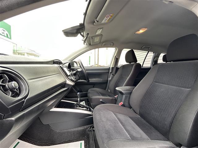 カローラフィールダー ハイブリッドＧ　純正ナビＦＭ／ＡＭ／フルセグ／ＤＩＳＣ　Ｂｌｕｅｔｏｏｔｈ　衝突軽減ブレーキ　逸脱防止装置　横滑り防止装置　プッシュスタート　ＥＶ　Ｍｏｏｄ　ＥＣＯ　Ｍｏｏｄ　純正バイザー　純正マット　スマートキー（39枚目）