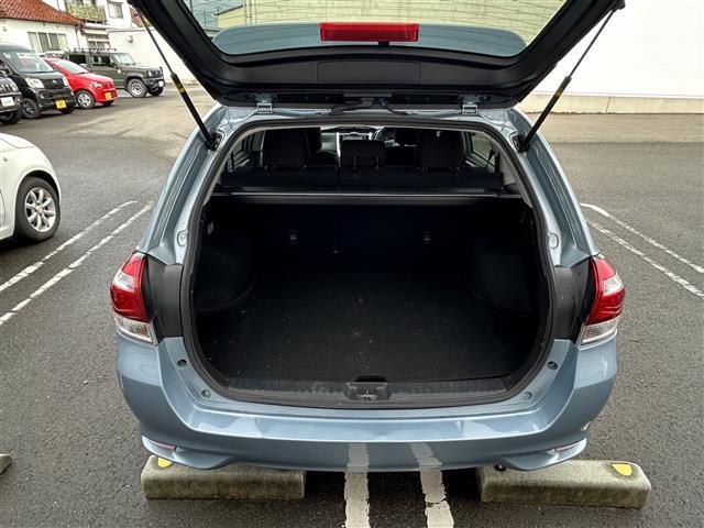 カローラフィールダー ハイブリッドＧ　純正ナビＦＭ／ＡＭ／フルセグ／ＤＩＳＣ　Ｂｌｕｅｔｏｏｔｈ　衝突軽減ブレーキ　逸脱防止装置　横滑り防止装置　プッシュスタート　ＥＶ　Ｍｏｏｄ　ＥＣＯ　Ｍｏｏｄ　純正バイザー　純正マット　スマートキー（40枚目）