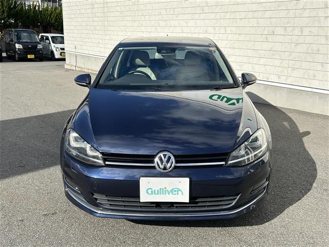 ゴルフ ＴＳＩハイラインブルーモーションテクノロジー　純正ナビ　フルセグＴＶ／ＡＭ／ＦＭ　ＣＤ／ＤＶＤ再生　Ｂｌｕｅｔｏｏｔｈ接続　バックカメラ　クルーズコントロール　ホールドブレーキ　電動パーキングブレーキ　オートライト　シートヒーター　純正ＡＷ（2枚目）