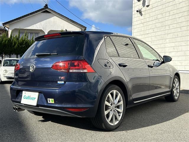 ゴルフ ＴＳＩハイラインブルーモーションテクノロジー　純正ナビ　フルセグＴＶ／ＡＭ／ＦＭ　ＣＤ／ＤＶＤ再生　Ｂｌｕｅｔｏｏｔｈ接続　バックカメラ　クルーズコントロール　ホールドブレーキ　電動パーキングブレーキ　オートライト　シートヒーター　純正ＡＷ（5枚目）