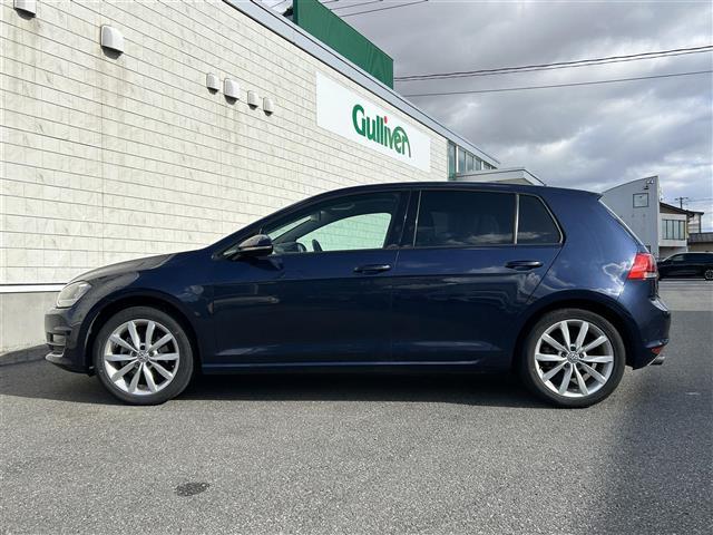 ゴルフ ＴＳＩハイラインブルーモーションテクノロジー　純正ナビ　フルセグＴＶ／ＡＭ／ＦＭ　ＣＤ／ＤＶＤ再生　Ｂｌｕｅｔｏｏｔｈ接続　バックカメラ　クルーズコントロール　ホールドブレーキ　電動パーキングブレーキ　オートライト　シートヒーター　純正ＡＷ（6枚目）