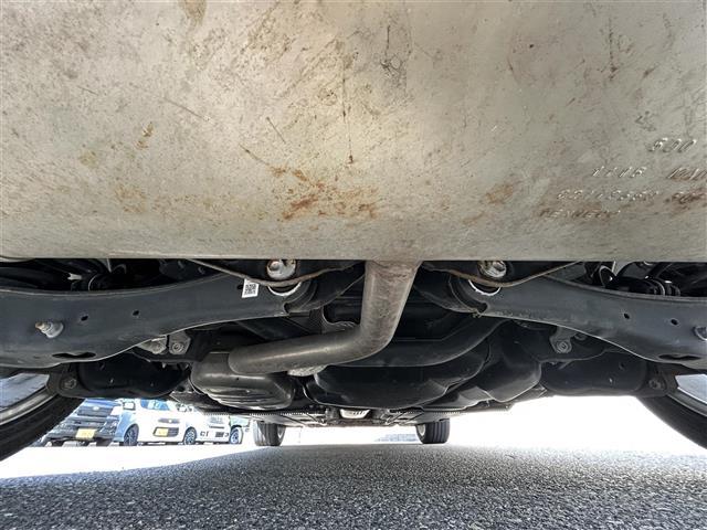 ゴルフ ＴＳＩハイラインブルーモーションテクノロジー　純正ナビ　フルセグＴＶ／ＡＭ／ＦＭ　ＣＤ／ＤＶＤ再生　Ｂｌｕｅｔｏｏｔｈ接続　バックカメラ　クルーズコントロール　ホールドブレーキ　電動パーキングブレーキ　オートライト　シートヒーター　純正ＡＷ（9枚目）