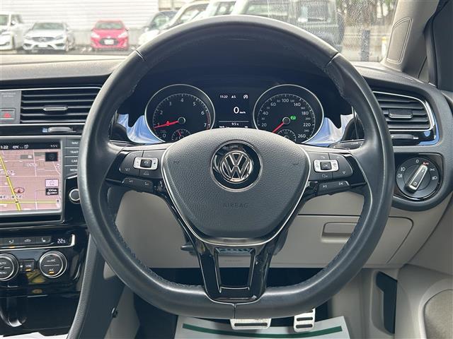 ゴルフ ＴＳＩハイラインブルーモーションテクノロジー　純正ナビ　フルセグＴＶ／ＡＭ／ＦＭ　ＣＤ／ＤＶＤ再生　Ｂｌｕｅｔｏｏｔｈ接続　バックカメラ　クルーズコントロール　ホールドブレーキ　電動パーキングブレーキ　オートライト　シートヒーター　純正ＡＷ（19枚目）