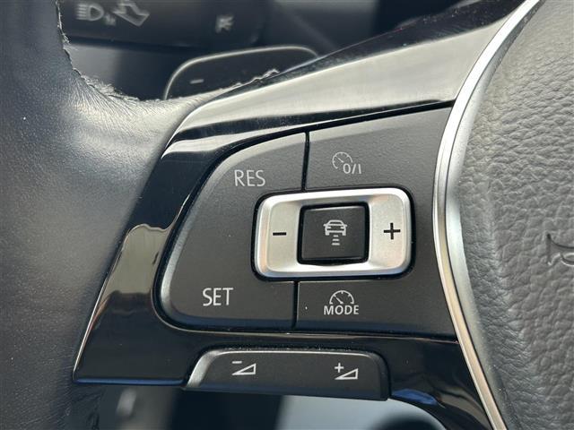 ゴルフ ＴＳＩハイラインブルーモーションテクノロジー　純正ナビ　フルセグＴＶ／ＡＭ／ＦＭ　ＣＤ／ＤＶＤ再生　Ｂｌｕｅｔｏｏｔｈ接続　バックカメラ　クルーズコントロール　ホールドブレーキ　電動パーキングブレーキ　オートライト　シートヒーター　純正ＡＷ（20枚目）