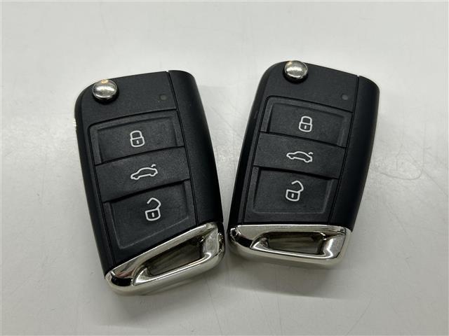 ゴルフ ＴＳＩハイラインブルーモーションテクノロジー　純正ナビ　フルセグＴＶ／ＡＭ／ＦＭ　ＣＤ／ＤＶＤ再生　Ｂｌｕｅｔｏｏｔｈ接続　バックカメラ　クルーズコントロール　ホールドブレーキ　電動パーキングブレーキ　オートライト　シートヒーター　純正ＡＷ（25枚目）