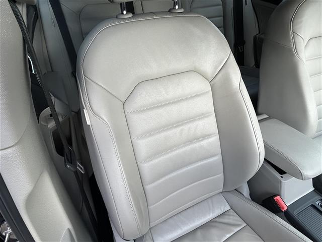 ゴルフ ＴＳＩハイラインブルーモーションテクノロジー　純正ナビ　フルセグＴＶ／ＡＭ／ＦＭ　ＣＤ／ＤＶＤ再生　Ｂｌｕｅｔｏｏｔｈ接続　バックカメラ　クルーズコントロール　ホールドブレーキ　電動パーキングブレーキ　オートライト　シートヒーター　純正ＡＷ（29枚目）