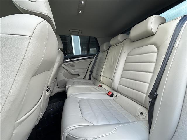 ゴルフ ＴＳＩハイラインブルーモーションテクノロジー　純正ナビ　フルセグＴＶ／ＡＭ／ＦＭ　ＣＤ／ＤＶＤ再生　Ｂｌｕｅｔｏｏｔｈ接続　バックカメラ　クルーズコントロール　ホールドブレーキ　電動パーキングブレーキ　オートライト　シートヒーター　純正ＡＷ（33枚目）