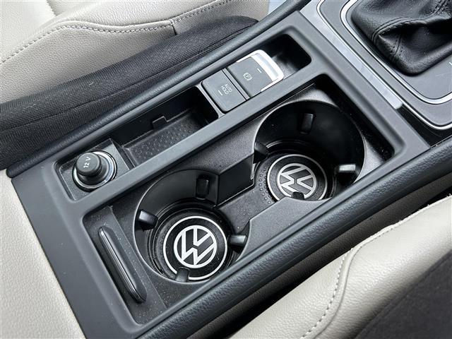 ゴルフ ＴＳＩハイラインブルーモーションテクノロジー　純正ナビ　フルセグＴＶ／ＡＭ／ＦＭ　ＣＤ／ＤＶＤ再生　Ｂｌｕｅｔｏｏｔｈ接続　バックカメラ　クルーズコントロール　ホールドブレーキ　電動パーキングブレーキ　オートライト　シートヒーター　純正ＡＷ（36枚目）