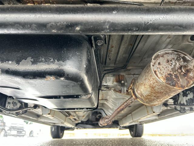 eKワゴン M 禁煙車 純正オーディオ FM AM CD アイドリングストップ 盗難防止装置 ハロゲンヘッドライト 電動格納ミラー リモコンキー フロアマット ドアバイザー 冬タイヤ積み込み(9枚目)