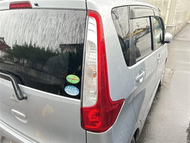 eKワゴン M 禁煙車 純正オーディオ FM AM CD アイドリングストップ 盗難防止装置 ハロゲンヘッドライト 電動格納ミラー リモコンキー フロアマット ドアバイザー 冬タイヤ積み込み(11枚目)