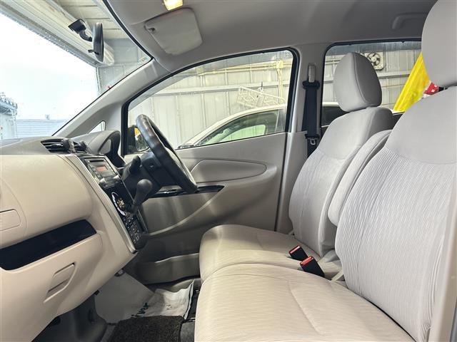 eKワゴン M 禁煙車 純正オーディオ FM AM CD アイドリングストップ 盗難防止装置 ハロゲンヘッドライト 電動格納ミラー リモコンキー フロアマット ドアバイザー 冬タイヤ積み込み(33枚目)