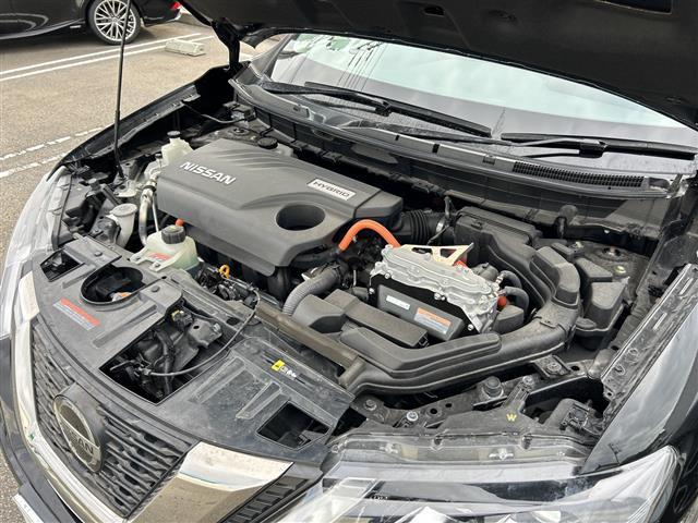 エクストレイル ２０Ｘｉ　ハイブリッド　４ＷＤ　純正９インチＳＤナビ　フルセグＴＶ／ＡＭ／ＦＭ／ＡＵＸ／Ｂｌｕ－ｒａｙ再生　Ｂｌｕｅｔｏｏｔｈ接続　プロパイロット　アラウンドビューモニター　パワーバックドア　レーダークルーズコントロール（8枚目）