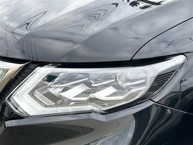 エクストレイル ２０Ｘｉ　ハイブリッド　４ＷＤ　純正９インチＳＤナビ　フルセグＴＶ／ＡＭ／ＦＭ／ＡＵＸ／Ｂｌｕ－ｒａｙ再生　Ｂｌｕｅｔｏｏｔｈ接続　プロパイロット　アラウンドビューモニター　パワーバックドア　レーダークルーズコントロール（9枚目）