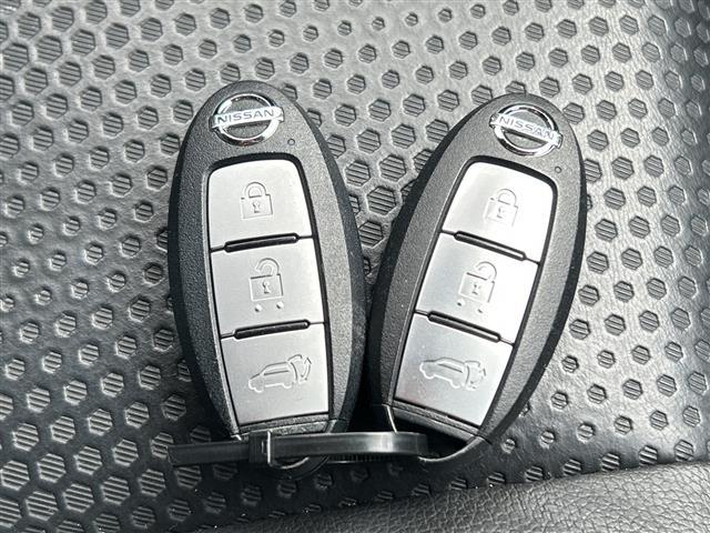 エクストレイル ２０Ｘｉ　ハイブリッド　４ＷＤ　純正９インチＳＤナビ　フルセグＴＶ／ＡＭ／ＦＭ／ＡＵＸ／Ｂｌｕ－ｒａｙ再生　Ｂｌｕｅｔｏｏｔｈ接続　プロパイロット　アラウンドビューモニター　パワーバックドア　レーダークルーズコントロール（23枚目）