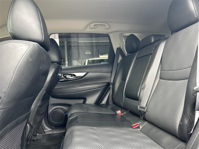 エクストレイル ２０Ｘｉ　ハイブリッド　４ＷＤ　純正９インチＳＤナビ　フルセグＴＶ／ＡＭ／ＦＭ／ＡＵＸ／Ｂｌｕ－ｒａｙ再生　Ｂｌｕｅｔｏｏｔｈ接続　プロパイロット　アラウンドビューモニター　パワーバックドア　レーダークルーズコントロール（38枚目）