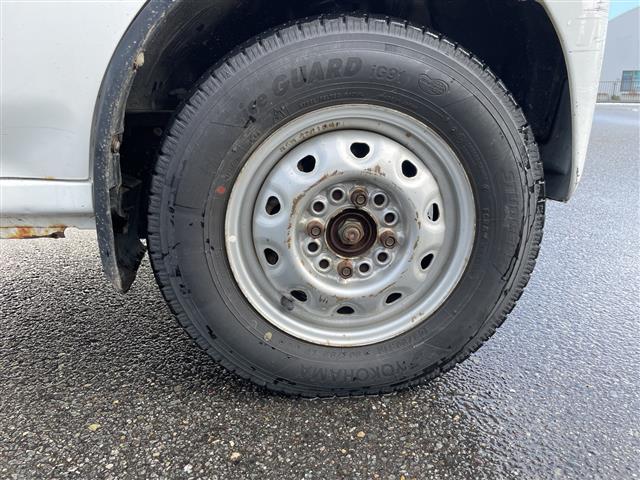 アクティトラック ベースグレード　４ＷＤ　エアコン　パワステ　三方開　夏冬タイヤ有り（13枚目）