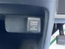 プレミアム　禁煙車　社外ＳＤナビ　フルセグＴＶ　ＡＭ／ＦＭ／Ｂｌｕｅｔｏｏｔｈ接続　衝突軽減ブレーキ　横滑り防止装置　純正１４インチアルミホイール　オートライト　純正フロアマット　純正ドアバイザー（26枚目）
