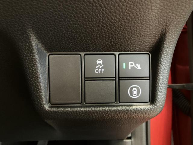 ｅ：ＨＥＶ　運転支援機能　Ｈｏｎｄａ　ＣＯＮＮＥＣＴディスプレー　ＥＴＣ２．０　１０．２インチデジタルメーター　ＢＯＳＥプレミアムサウンドシステム　運転席＆助手席シートヒーター　フロアマット　ワイヤレス充電器(31枚目)