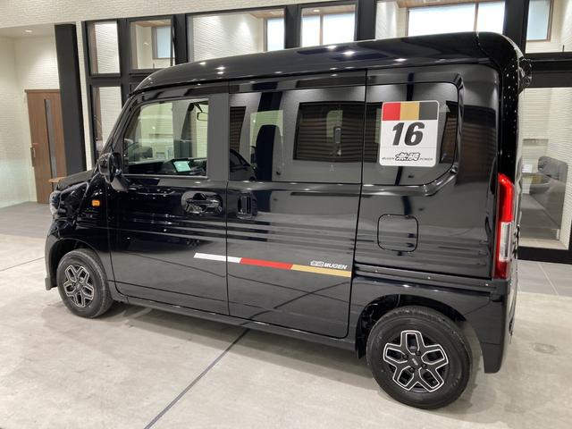 Ｎ－ＶＡＮ＋スタイル ファン　展示車　デカール　無限　運転支援機能　７インチ純正ナビ　ＥＴＣ　フロアマット　フルＬＥＤヘッドライト　急速充電用ＵＳＢジャック　ＩＲ／ＵＶカットフロントガラス（6枚目）