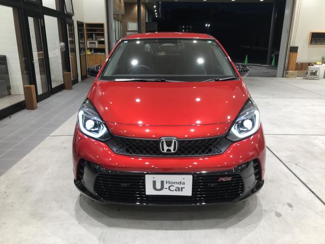 フィット ＲＳ　レンタカー登録　ＲＳ専用エクステリア　運転支援機能　９インチ純正ナビ　ドラレコ　ＥＴＣ　電子制御パーキングブレーキ　ＬＥＤヘッドライト　ＬＥＤルームランプ　フロアマット　１６インチアルミホイール（6枚目）