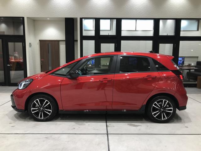 フィット ＲＳ　レンタカー登録　ＲＳ専用エクステリア　運転支援機能　９インチ純正ナビ　ドラレコ　ＥＴＣ　電子制御パーキングブレーキ　ＬＥＤヘッドライト　ＬＥＤルームランプ　フロアマット　１６インチアルミホイール（7枚目）