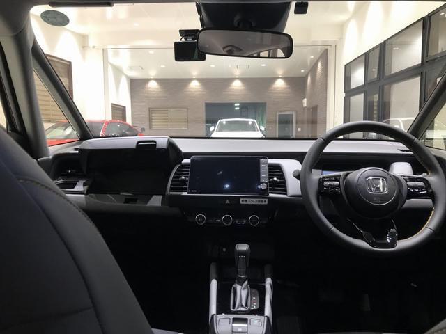 フィット ＲＳ　レンタカー登録　ＲＳ専用エクステリア　運転支援機能　９インチ純正ナビ　ドラレコ　ＥＴＣ　電子制御パーキングブレーキ　ＬＥＤヘッドライト　ＬＥＤルームランプ　フロアマット　１６インチアルミホイール（10枚目）