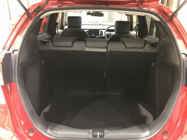 フィット ＲＳ　レンタカー登録　ＲＳ専用エクステリア　運転支援機能　９インチ純正ナビ　ドラレコ　ＥＴＣ　電子制御パーキングブレーキ　ＬＥＤヘッドライト　ＬＥＤルームランプ　フロアマット　１６インチアルミホイール（36枚目）