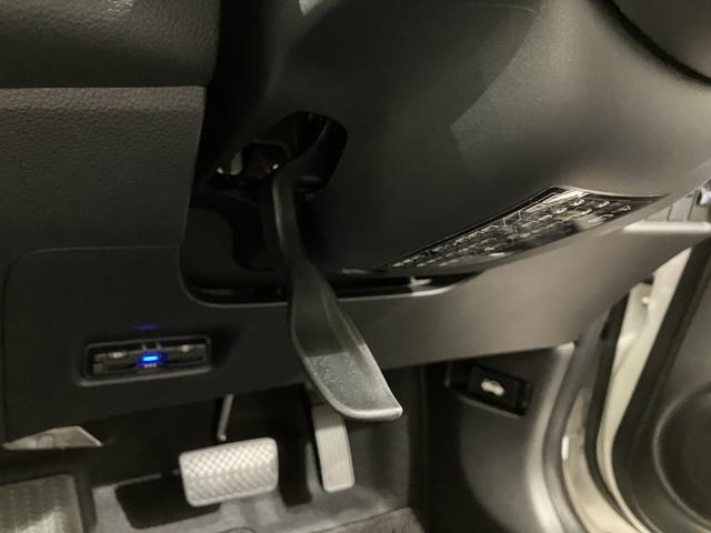 フィット クロスター　レンタカー登録　ＣＲＯＳＳＴＡＲ専用エクステリア　運転支援機能　ドラレコ　９インチ純正ナビ　ＥＴＣ　オートパーキングブレーキ　ＬＥＤヘッドライト　ＬＥＤルームランプ　フロアマット　ルーフレール（30枚目）