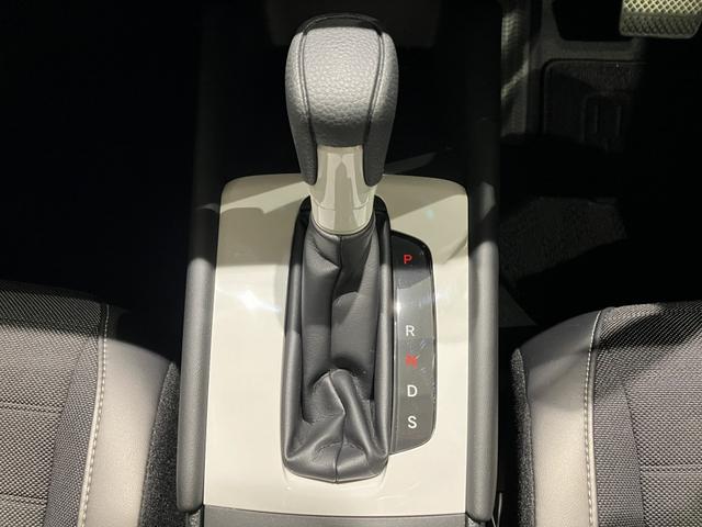 フィット クロスター　レンタカー登録　ＣＲＯＳＳＴＡＲ専用エクステリア　運転支援機能　ドラレコ　９インチ純正ナビ　ＥＴＣ　オートパーキングブレーキ　ＬＥＤヘッドライト　ＬＥＤルームランプ　フロアマット　ルーフレール（31枚目）