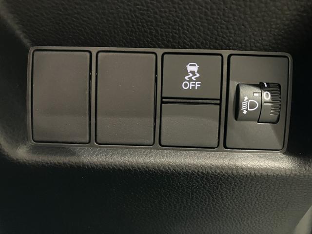 フィット クロスター　レンタカー登録　ＣＲＯＳＳＴＡＲ専用エクステリア　運転支援機能　ドラレコ　９インチ純正ナビ　ＥＴＣ　オートパーキングブレーキ　ＬＥＤヘッドライト　ＬＥＤルームランプ　フロアマット　ルーフレール（33枚目）