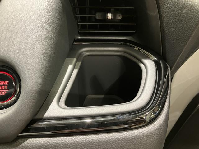 フィット クロスター　レンタカー登録　ＣＲＯＳＳＴＡＲ専用エクステリア　運転支援機能　ドラレコ　９インチ純正ナビ　ＥＴＣ　オートパーキングブレーキ　ＬＥＤヘッドライト　ＬＥＤルームランプ　フロアマット　ルーフレール（40枚目）