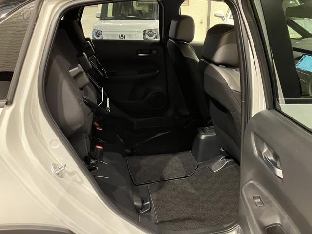 フィット クロスター　レンタカー登録　ＣＲＯＳＳＴＡＲ専用エクステリア　運転支援機能　ドラレコ　９インチ純正ナビ　ＥＴＣ　オートパーキングブレーキ　ＬＥＤヘッドライト　ＬＥＤルームランプ　フロアマット　ルーフレール（43枚目）