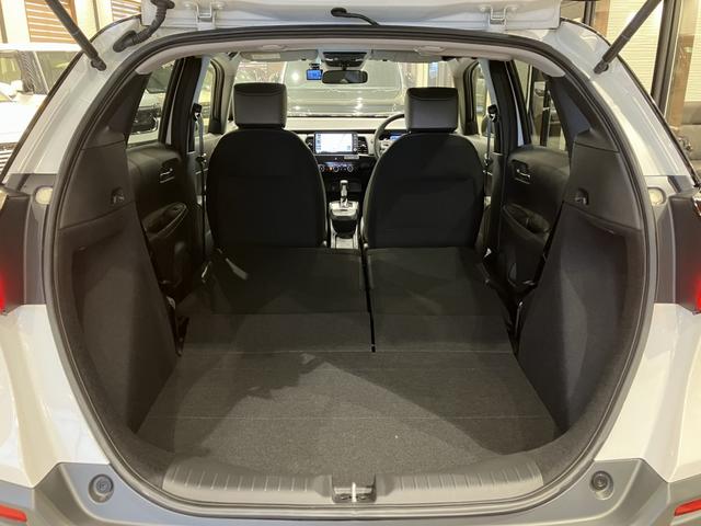フィット クロスター　レンタカー登録　ＣＲＯＳＳＴＡＲ専用エクステリア　運転支援機能　ドラレコ　９インチ純正ナビ　ＥＴＣ　オートパーキングブレーキ　ＬＥＤヘッドライト　ＬＥＤルームランプ　フロアマット　ルーフレール（45枚目）