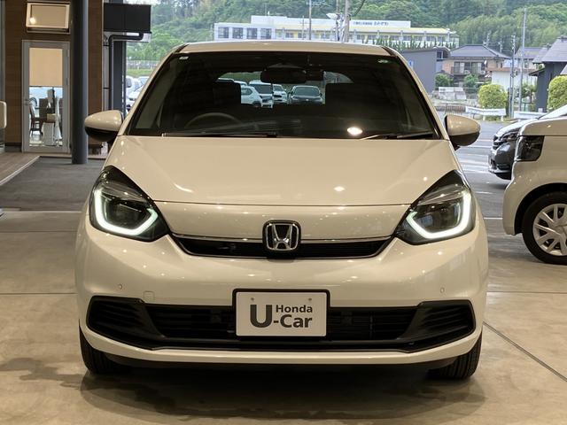 フィット ホーム フロアマット 8インチ純正ナビ ETC ドラレコ レンタカー登録 運転支援 フルLEDヘッドライト 電子制御パーキングブレーキ LEDルームランプ フルオートエアコン コンビシート スマートキー(6枚目)