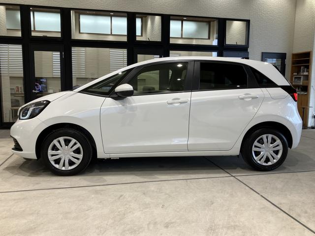 フィット ホーム フロアマット 8インチ純正ナビ ETC ドラレコ レンタカー登録 運転支援 フルLEDヘッドライト 電子制御パーキングブレーキ LEDルームランプ フルオートエアコン コンビシート スマートキー(7枚目)