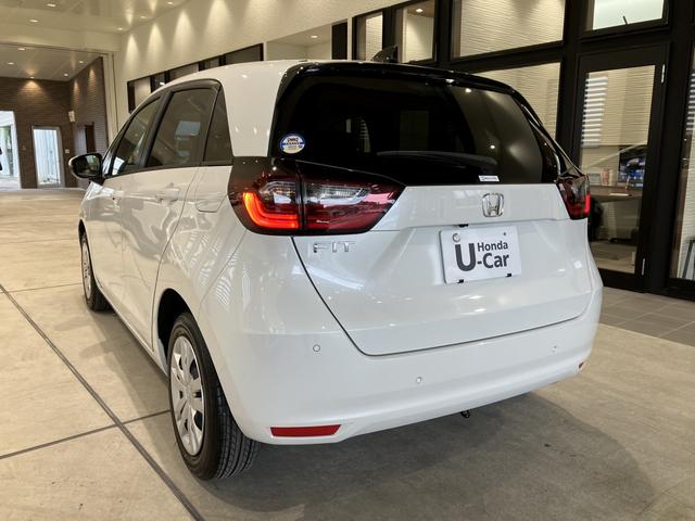 フィット ホーム フロアマット 8インチ純正ナビ ETC ドラレコ レンタカー登録 運転支援 フルLEDヘッドライト 電子制御パーキングブレーキ LEDルームランプ フルオートエアコン コンビシート スマートキー(8枚目)