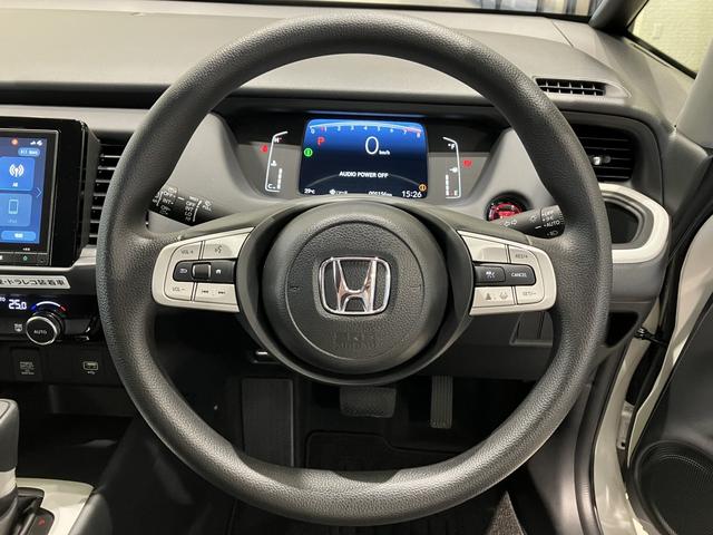 フィット ホーム フロアマット 8インチ純正ナビ ETC ドラレコ レンタカー登録 運転支援 フルLEDヘッドライト 電子制御パーキングブレーキ LEDルームランプ フルオートエアコン コンビシート スマートキー(15枚目)