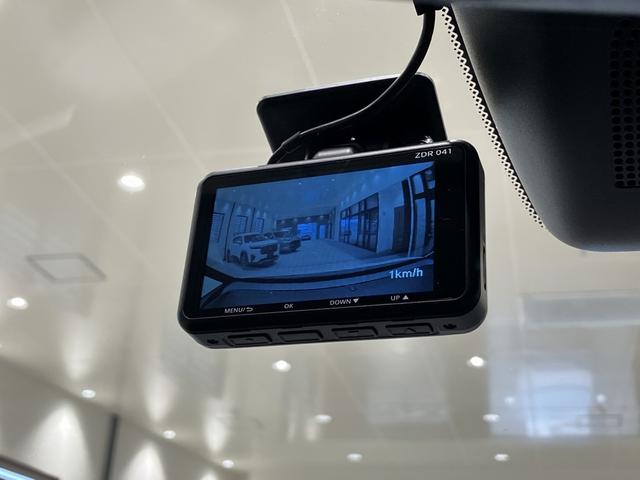 フィット ホーム フロアマット 8インチ純正ナビ ETC ドラレコ レンタカー登録 運転支援 フルLEDヘッドライト 電子制御パーキングブレーキ LEDルームランプ フルオートエアコン コンビシート スマートキー(21枚目)