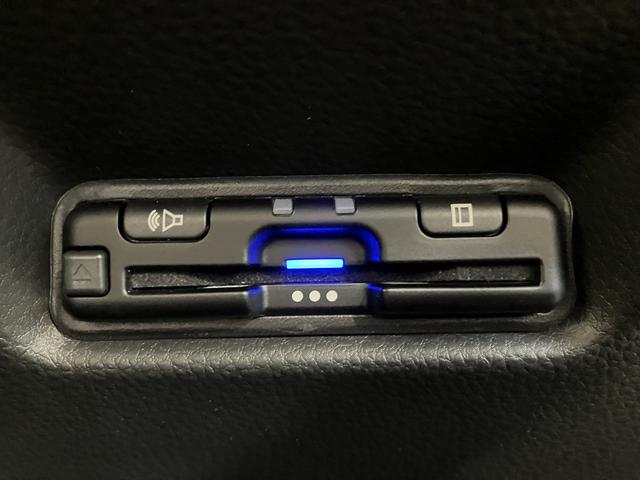 フィット ホーム フロアマット 8インチ純正ナビ ETC ドラレコ レンタカー登録 運転支援 フルLEDヘッドライト 電子制御パーキングブレーキ LEDルームランプ フルオートエアコン コンビシート スマートキー(22枚目)