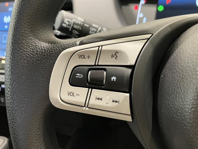 フィット ホーム フロアマット 8インチ純正ナビ ETC ドラレコ レンタカー登録 運転支援 フルLEDヘッドライト 電子制御パーキングブレーキ LEDルームランプ フルオートエアコン コンビシート スマートキー(24枚目)