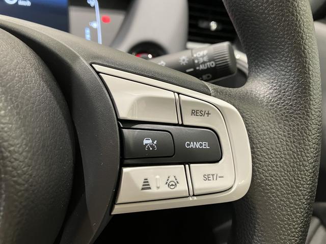 フィット ホーム フロアマット 8インチ純正ナビ ETC ドラレコ レンタカー登録 運転支援 フルLEDヘッドライト 電子制御パーキングブレーキ LEDルームランプ フルオートエアコン コンビシート スマートキー(25枚目)