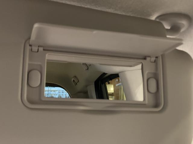 フリード ｅ：ＨＥＶクロスター　フロアマット　９インチ純正ナビ　ＥＴＣ　シートヒーター　運転支援　ＬＥＤヘッドライト　ブラインドスポットモニター　本革巻ステアリングホイール　３６０°スーパーＵＶ・ＩＲカット　１５インチＡＷ（32枚目）