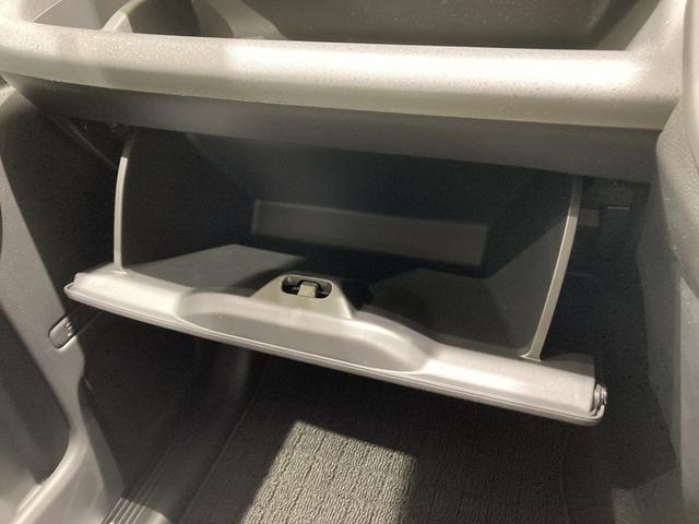 フリード ｅ：ＨＥＶクロスター　フロアマット　９インチ純正ナビ　ＥＴＣ　シートヒーター　運転支援　ＬＥＤヘッドライト　ブラインドスポットモニター　本革巻ステアリングホイール　３６０°スーパーＵＶ・ＩＲカット　１５インチＡＷ（34枚目）