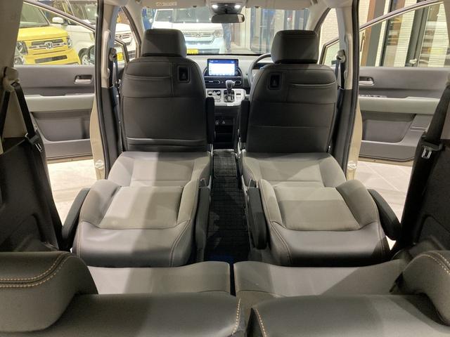 フリード ｅ：ＨＥＶクロスター　フロアマット　９インチ純正ナビ　ＥＴＣ　シートヒーター　運転支援　ＬＥＤヘッドライト　ブラインドスポットモニター　本革巻ステアリングホイール　３６０°スーパーＵＶ・ＩＲカット　１５インチＡＷ（46枚目）