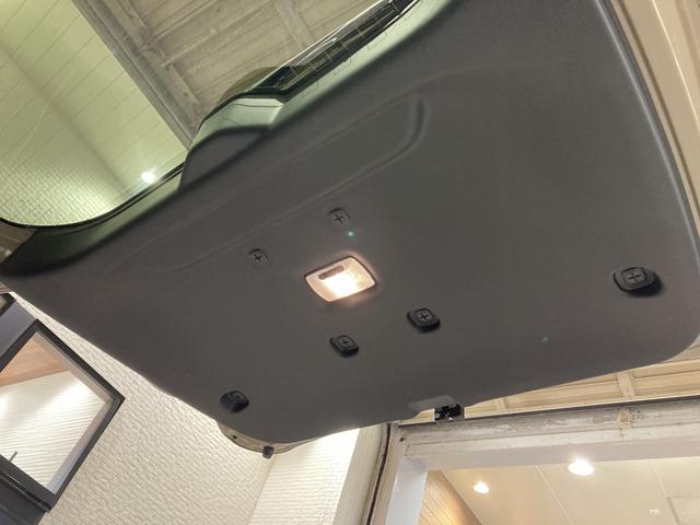 フリード ｅ：ＨＥＶクロスター　フロアマット　９インチ純正ナビ　ＥＴＣ　シートヒーター　運転支援　ＬＥＤヘッドライト　ブラインドスポットモニター　本革巻ステアリングホイール　３６０°スーパーＵＶ・ＩＲカット　１５インチＡＷ（49枚目）