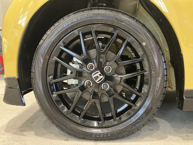 N-ONE RS 6MT デカール 無限エアロ・フロアマット 8インチ純正ナビ ETC 運転席助手席シートヒーター 電子制御パーキングブレーキ フルLEDヘッドライト 360°UV・IRカット RSエクステリア 展示車(15枚目)