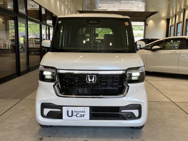 Ｎ－ＢＯＸカスタム ターボ　フロアマット　８インチ純正ナビ　ＥＴＣ　シートヒーター　フルＬＥＤヘッドライト　両側パワスラ　７インチＴＦＴ液晶メーター　オートパーキングブレーキ　パドルシフト　充電用ＵＳＢ　３６０°ＵＶ・ＩＲカット（3枚目）