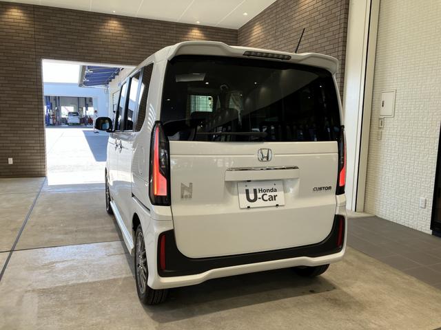 Ｎ－ＢＯＸカスタム ターボ　フロアマット　８インチ純正ナビ　ＥＴＣ　シートヒーター　フルＬＥＤヘッドライト　両側パワスラ　７インチＴＦＴ液晶メーター　オートパーキングブレーキ　パドルシフト　充電用ＵＳＢ　３６０°ＵＶ・ＩＲカット（5枚目）